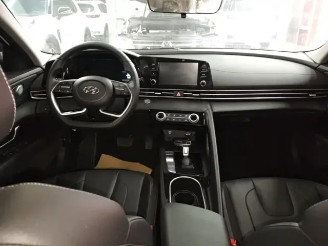 Hyundai Elantra — Фото автомобиля 9