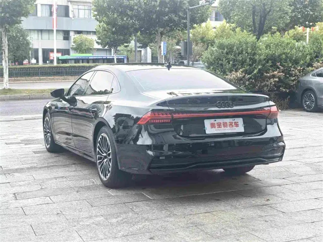 Audi A7L — Фото автомобиля 9