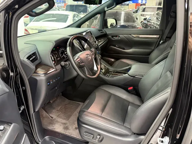 Toyota Alphard — Фото автомобиля 7