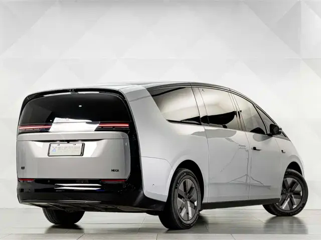 Li Auto MEGA — Фото автомобиля 8