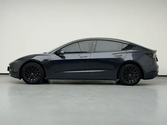 Tesla Model 3 — Фото автомобиля 19