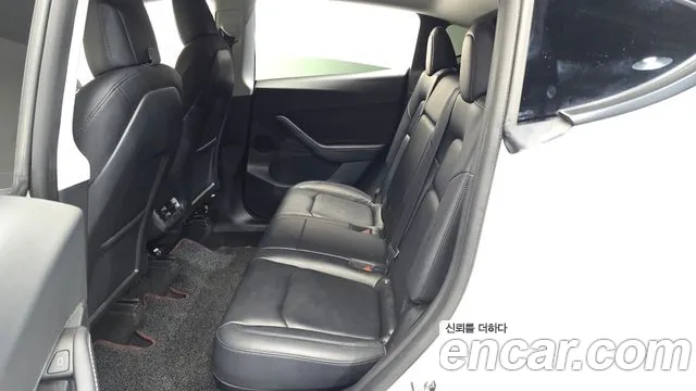 Tesla Model Y — Фото автомобиля 11