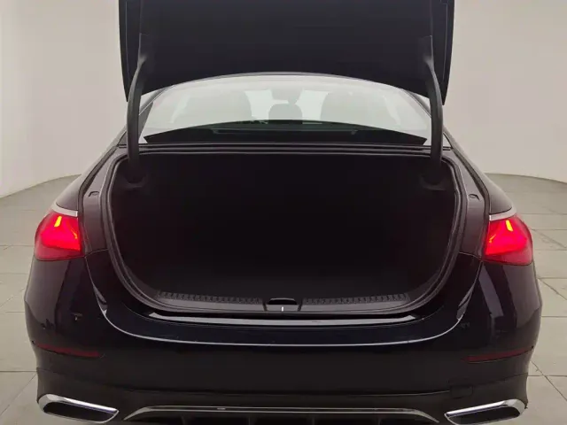 Mercedes-Benz E-Class — Фото автомобиля 16