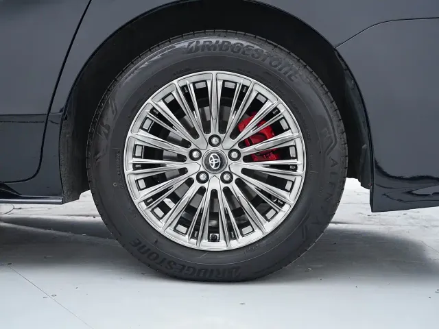 Toyota Sienna — Фото автомобиля 8