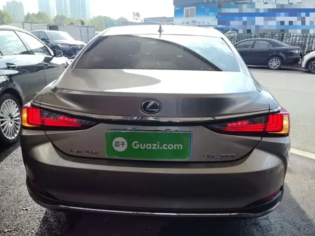 Lexus ES — Фото автомобиля 5