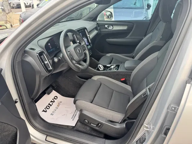 Volvo XC40 — Фото автомобиля 3