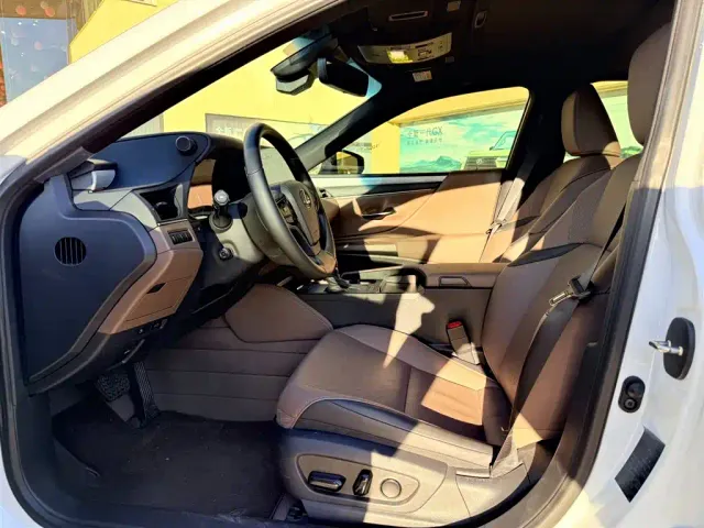 Lexus ES — Фото автомобиля 5