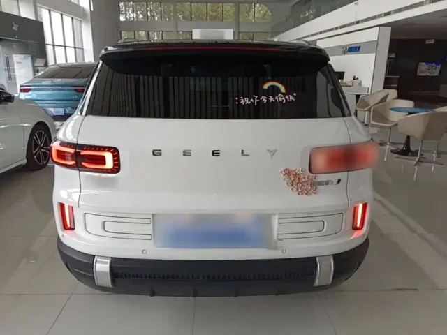 Geely ICON — Фото автомобиля 5