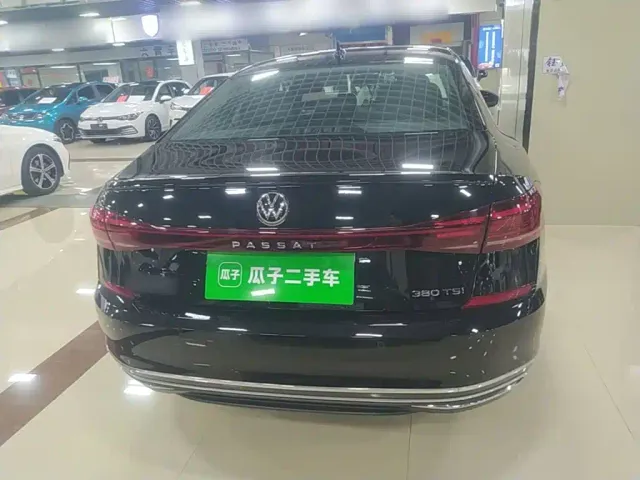 Volkswagen Passat — Фото автомобиля 5