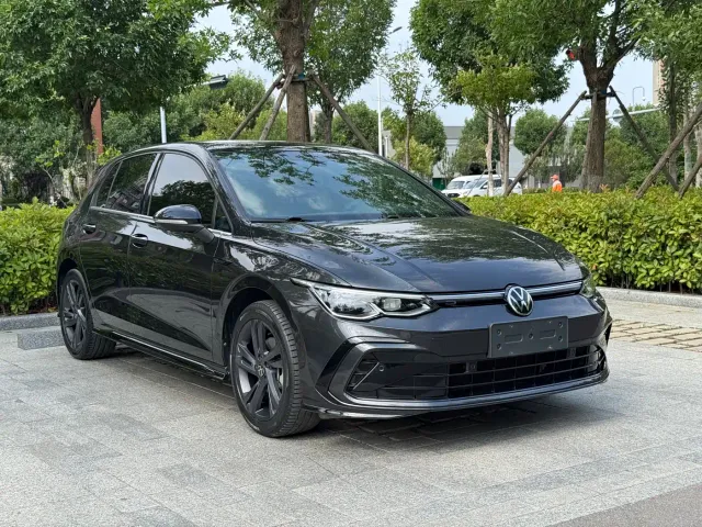 Volkswagen Golf — Фото автомобиля 3