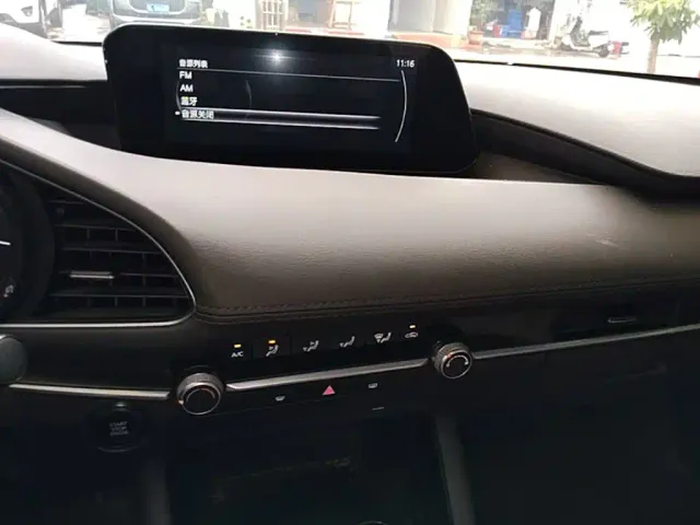 Mazda Axela — Фото автомобиля 8