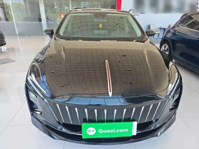 Hongqi E-QM5 — Фото автомобиля 2