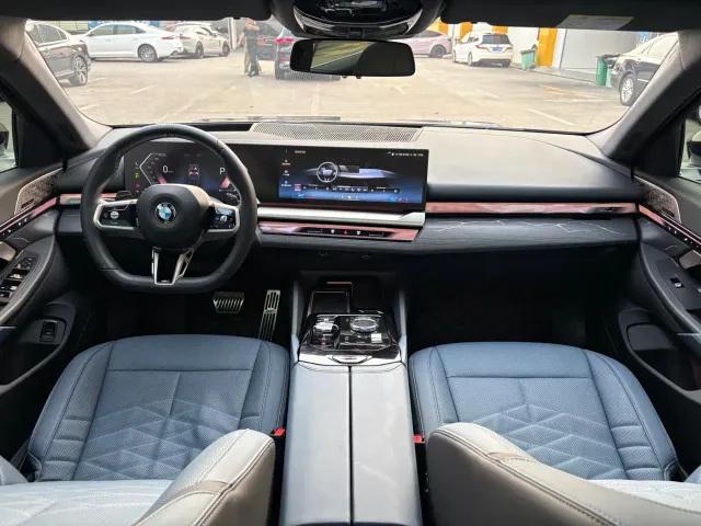BMW 5 Series — Фото автомобиля 9
