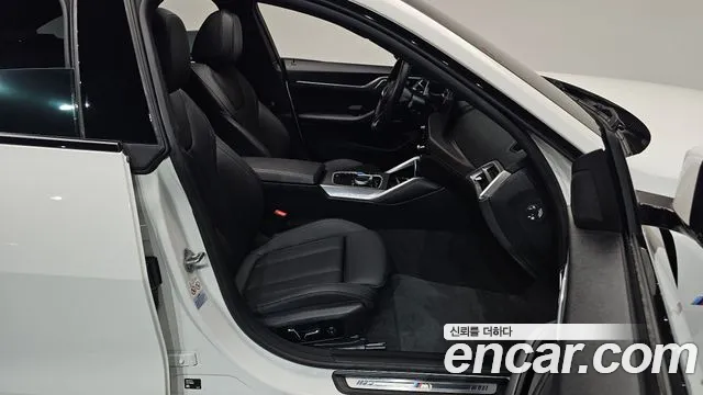 BMW i4 — Фото автомобиля 16