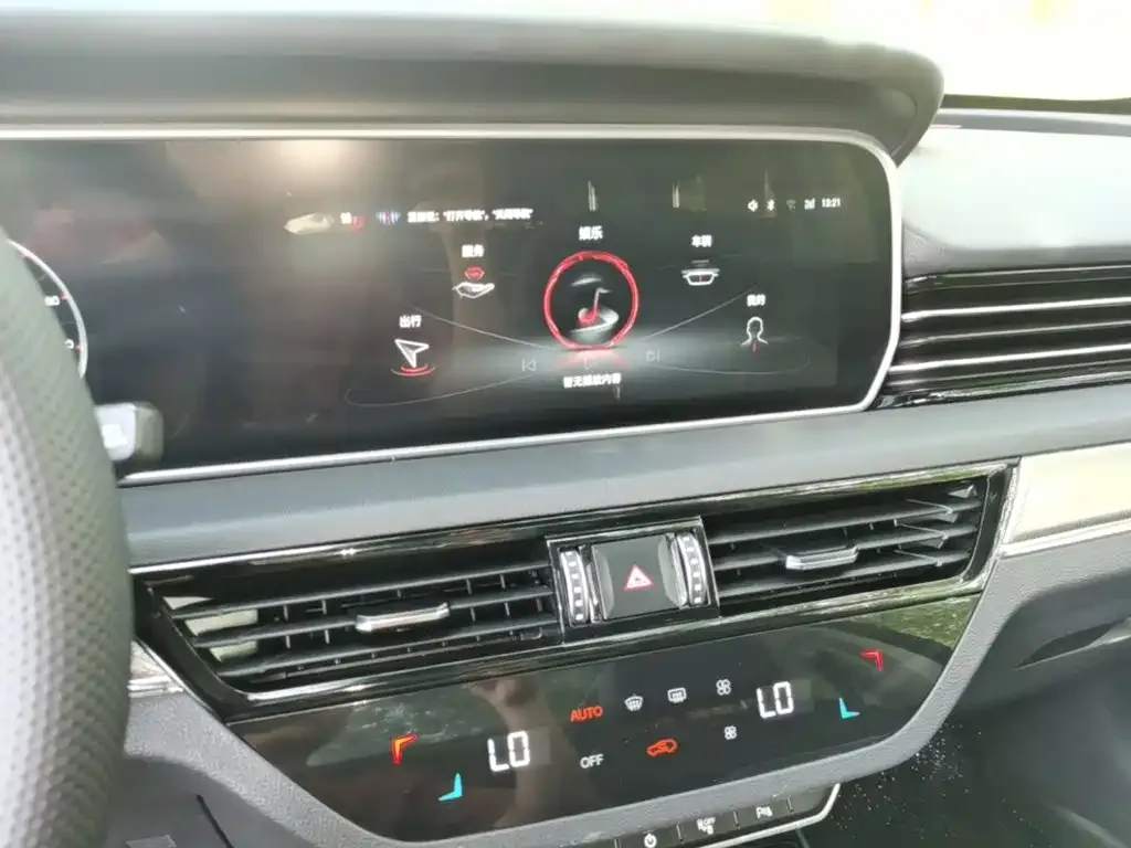 Hongqi Hongqi HS5 2022 Facelift 2.0T Smart Flag Enjoyment Edition — Фото автомобиля 12