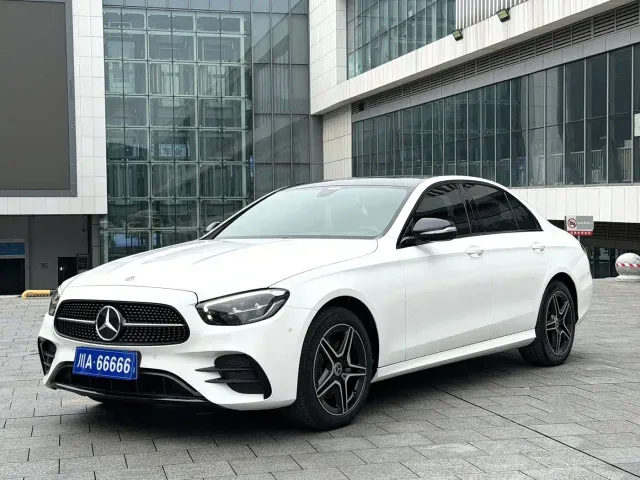 Фотография автомобиля — Mercedes-Benz E-Class