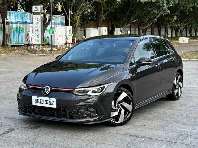Фотография автомобиля — Volkswagen Golf GTI