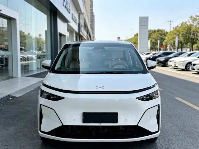 Xpeng X9 — Фото автомобиля 3