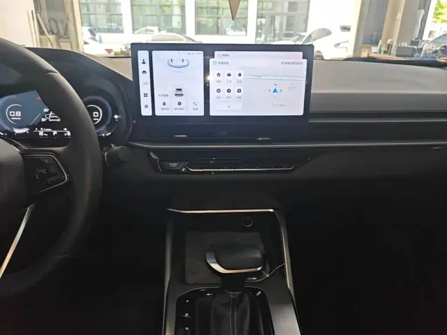 Geely Emgrand — Фото автомобиля 12