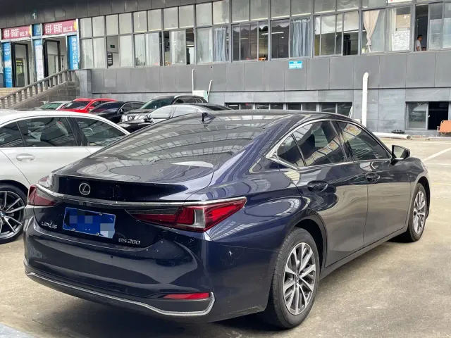 Lexus ES — Фото автомобиля 6