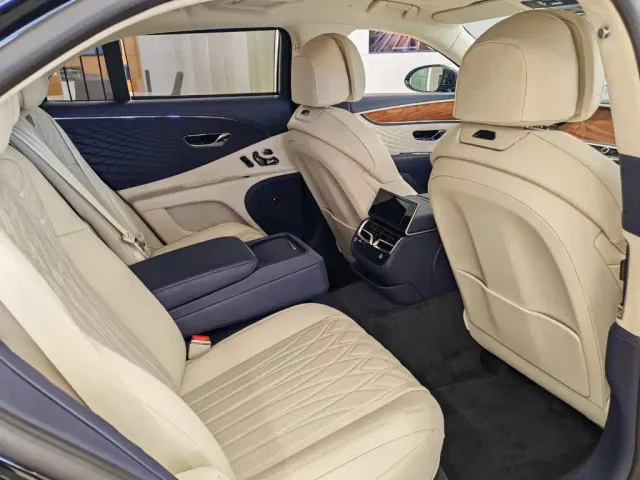 Bentley Flying Spur — Фото автомобиля 8
