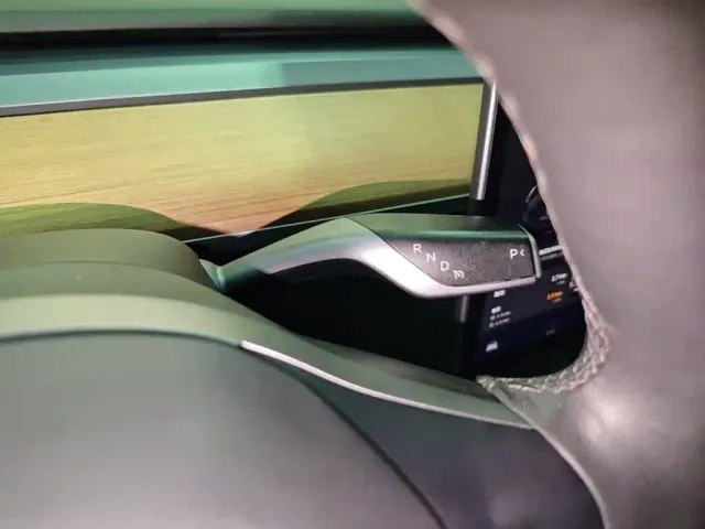 Tesla Model 3 — Фото автомобиля 13