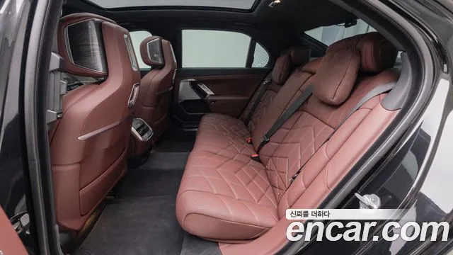 BMW 7 Series G70 — Фото автомобиля 11