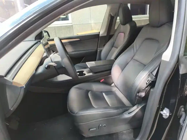 Tesla Model Y — Фото автомобиля 14