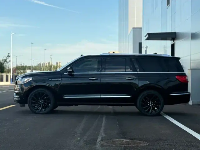 Lincoln Navigator — Фото автомобиля 5