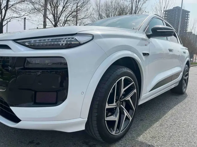 Audi Q6L e-tron — Фото автомобиля 4
