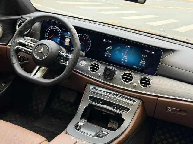 Mercedes-Benz E-Class — Фото автомобиля 6