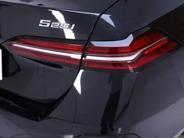 BMW 5 Series — Фото автомобиля 9