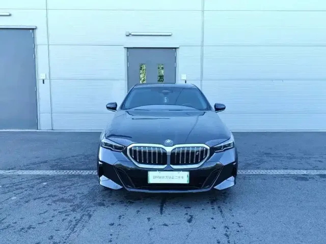 BMW i5 — Фото автомобиля 4