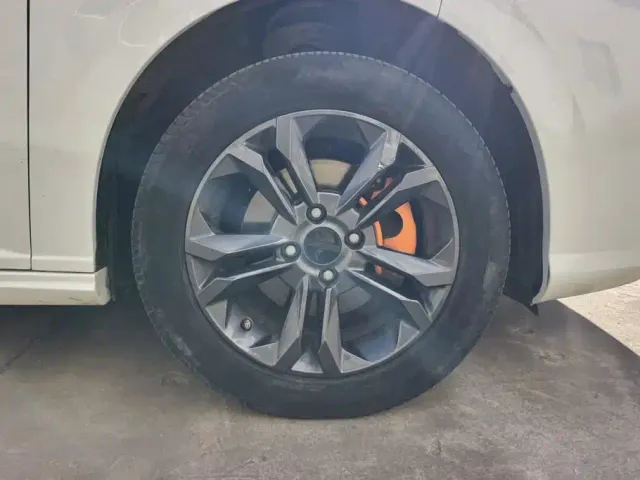 Dongfeng Yixuan — Фото автомобиля 6