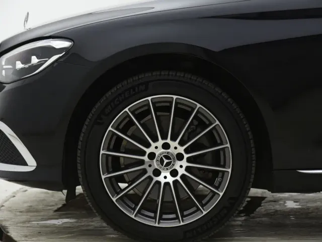 Mercedes-Benz E-Class — Фото автомобиля 6