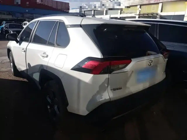 Toyota RAV4 — Фото автомобиля 4
