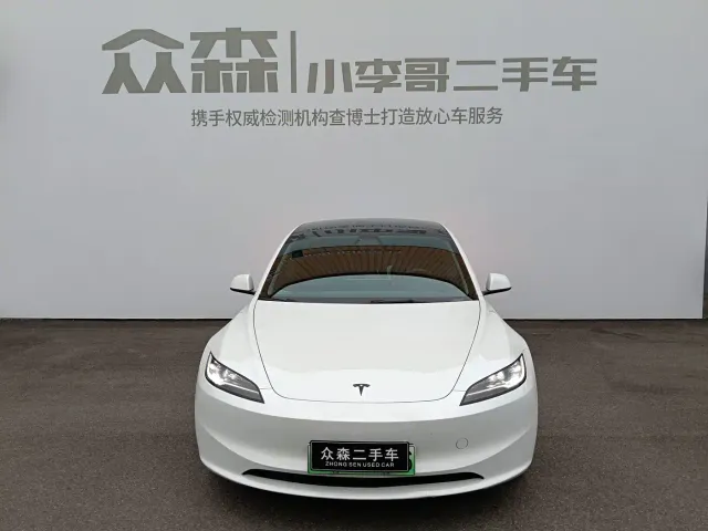 Tesla Model 3 — Фото автомобиля 2