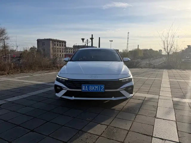 Hyundai Elantra — Фото автомобиля 3