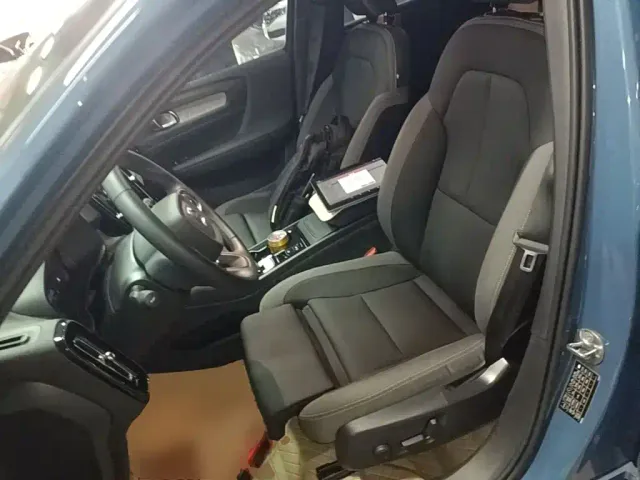 Volvo XC40 — Фото автомобиля 14
