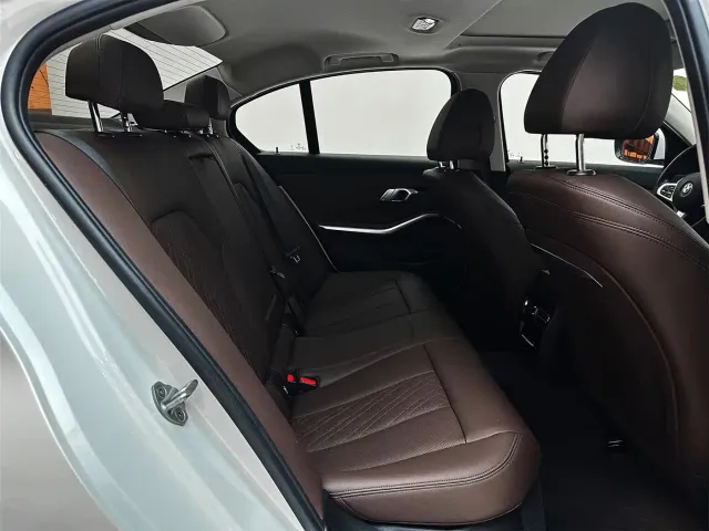 BMW 3 Series — Фото автомобиля 22