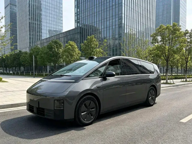 Фотография автомобиля — Li Auto MEGA