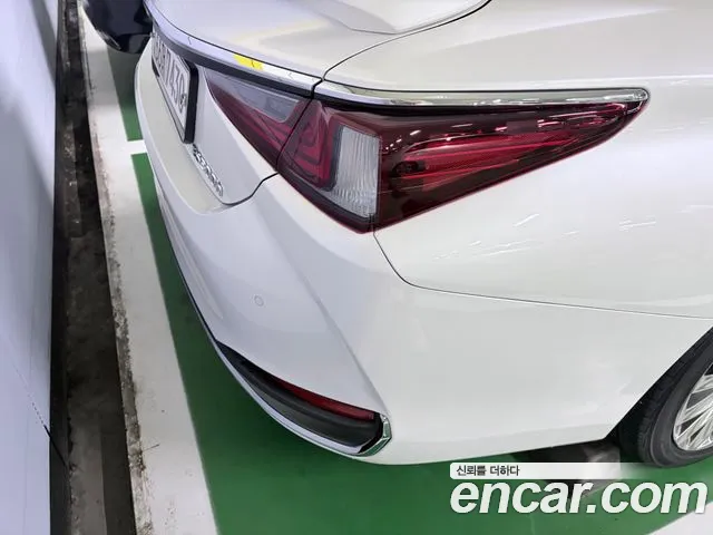 Lexus ES 7th Gen — Фото автомобиля 17