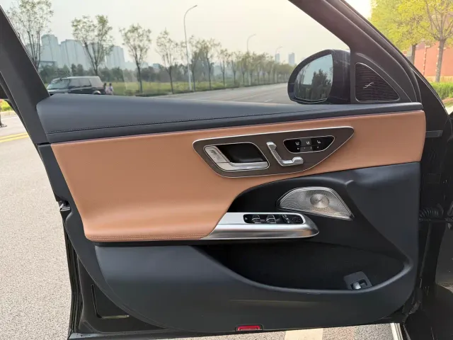 Mercedes-Benz E-Class — Фото автомобиля 16