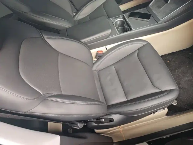 Tesla Model Y — Фото автомобиля 24