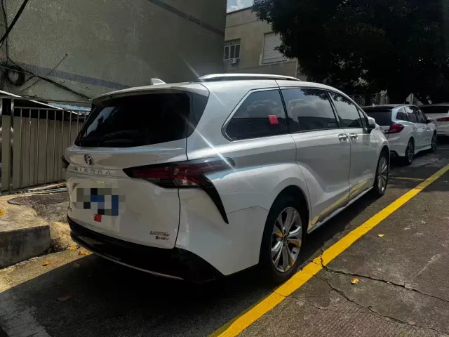 Toyota Sienna — Фото автомобиля 6