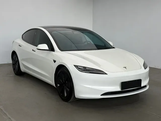 Tesla Model 3 — Фото автомобиля 3