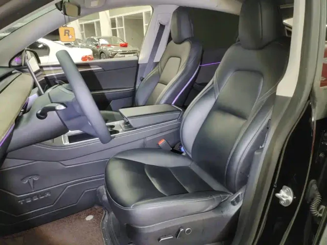 Tesla Model Y — Фото автомобиля 14
