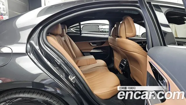 Mercedes-Benz E-Class — Фото автомобиля 12