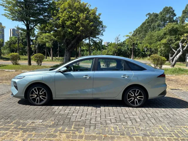 Roewe D6 — Фото автомобиля 4