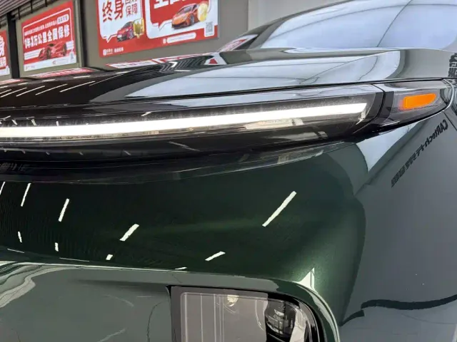 Li Auto L8 — Фото автомобиля 13